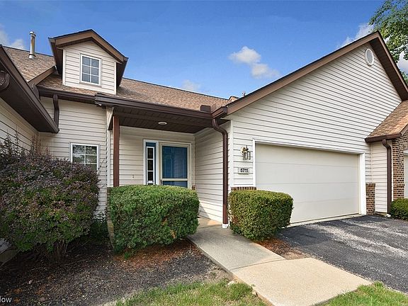 2nd image of 5711 Gateway Ln #1002