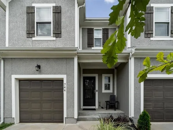 744 W Shawnee Ct, Gardner, KS 66030