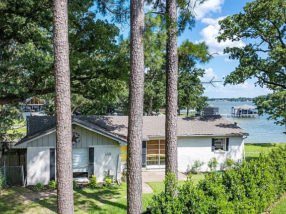 3rd image of 1725 Oak Shore Dr