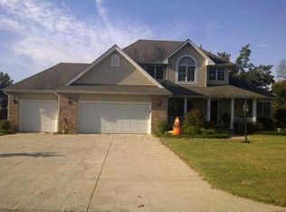 325 Forest Ridge Dr, Paducah, KY 42003
