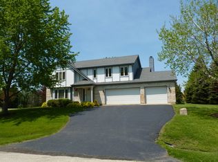 40350 N Golden Eagle Ct, Antioch, IL 60002