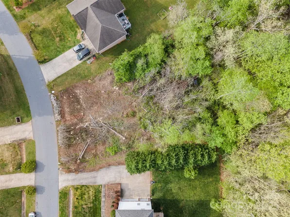 1552 Indian Springs Dr NW, Conover, NC 28613