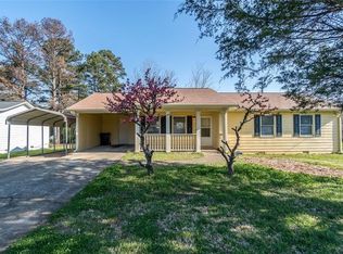 1689 Stratford Dr, Snellville, GA 30078