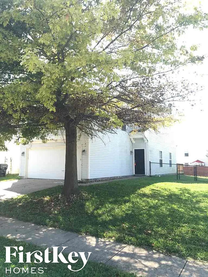 1132 Crescent Dr photo 1