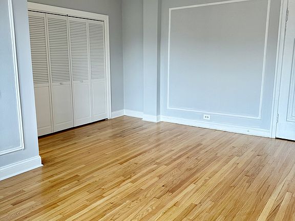 5th image of 2351 W Wilson Ave APT 206