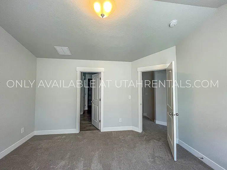 4237 W 2010 N — Photo 11