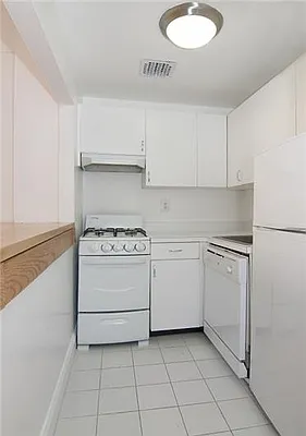 Rented by Buchbinder & Warren | media 44