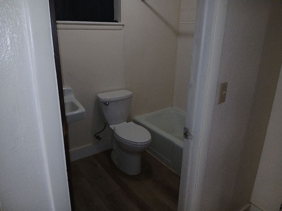 1st image of 380 S Wagon Wheel Dr APT 4