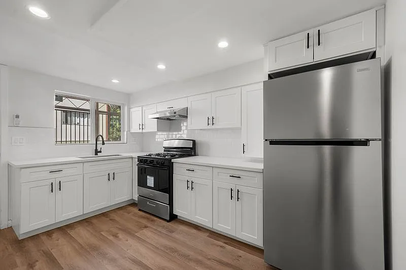 Studio, 370 sqft, $1,695 — Photo 3
