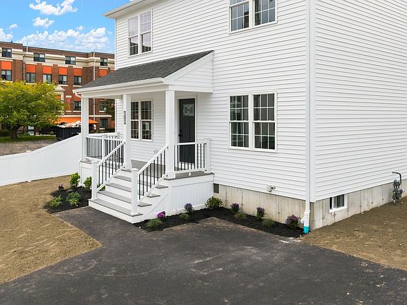2nd image of 181 Wellington St