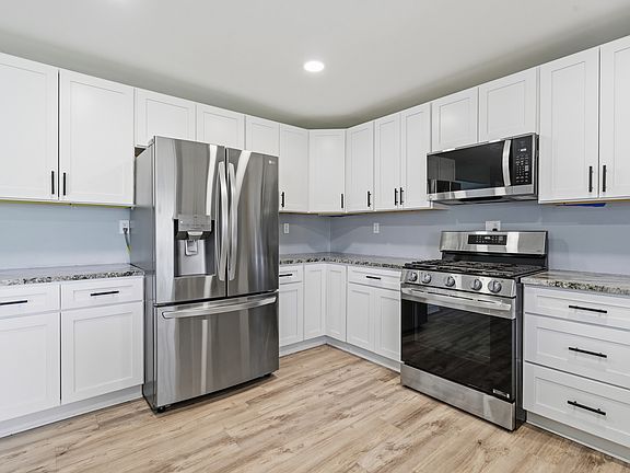 4th image of 3311 Pinecrest Dr