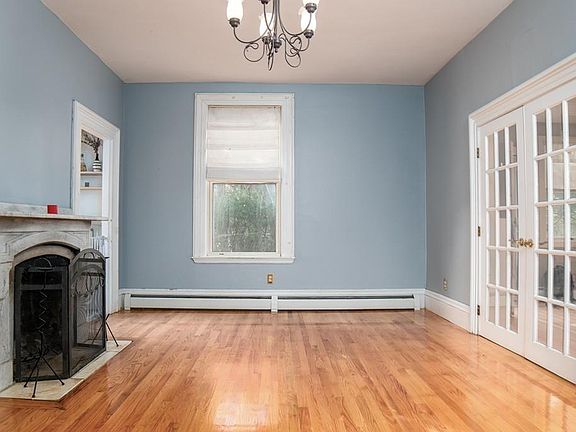 3rd image of 246 Essex St #1