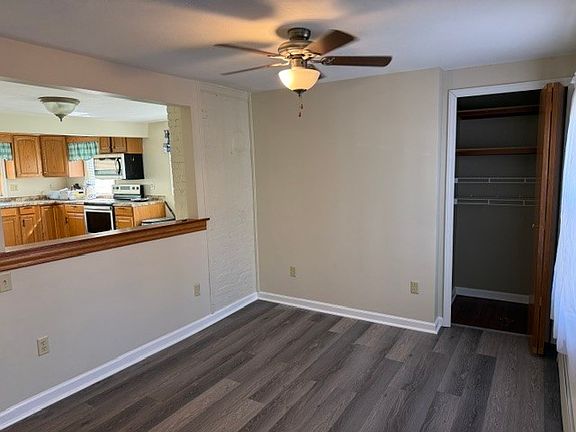 5th image of 51 Hickory St