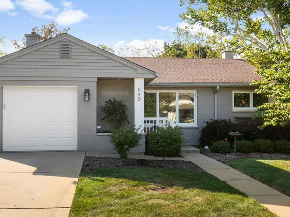 640 S Grove Ave, Barrington, IL 60010