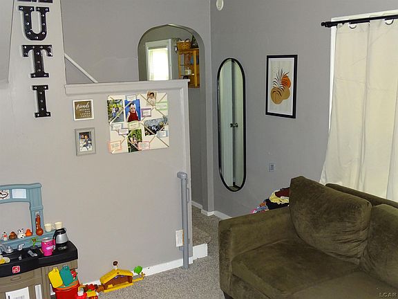 4th image of 110 Berry St