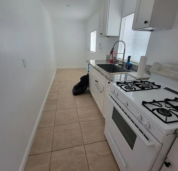 1706 Diane Dr — Photo 2