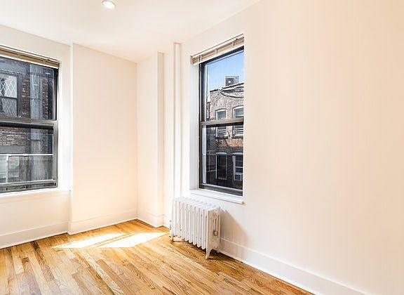 4th image of 114 Christopher St APT 14A