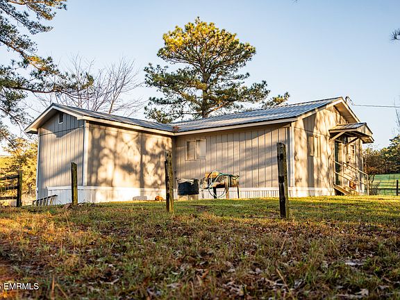 5th image of 100 Center Grove Rd