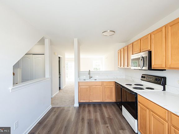 3rd image of 124 Nicoles Ct