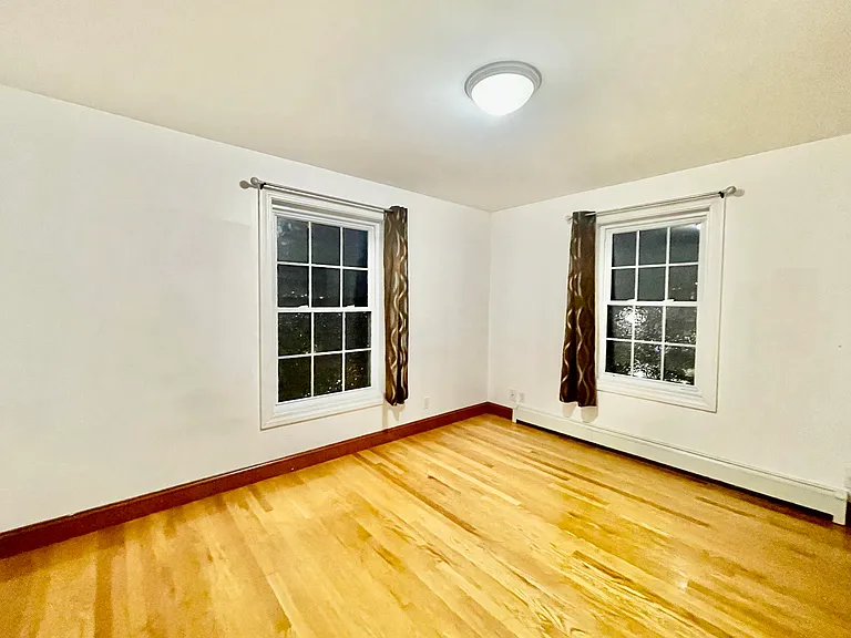 8 Newport Ter #2-1 — Photo 2