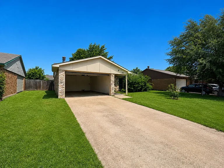 805 Circle Cove Dr — Photo 3