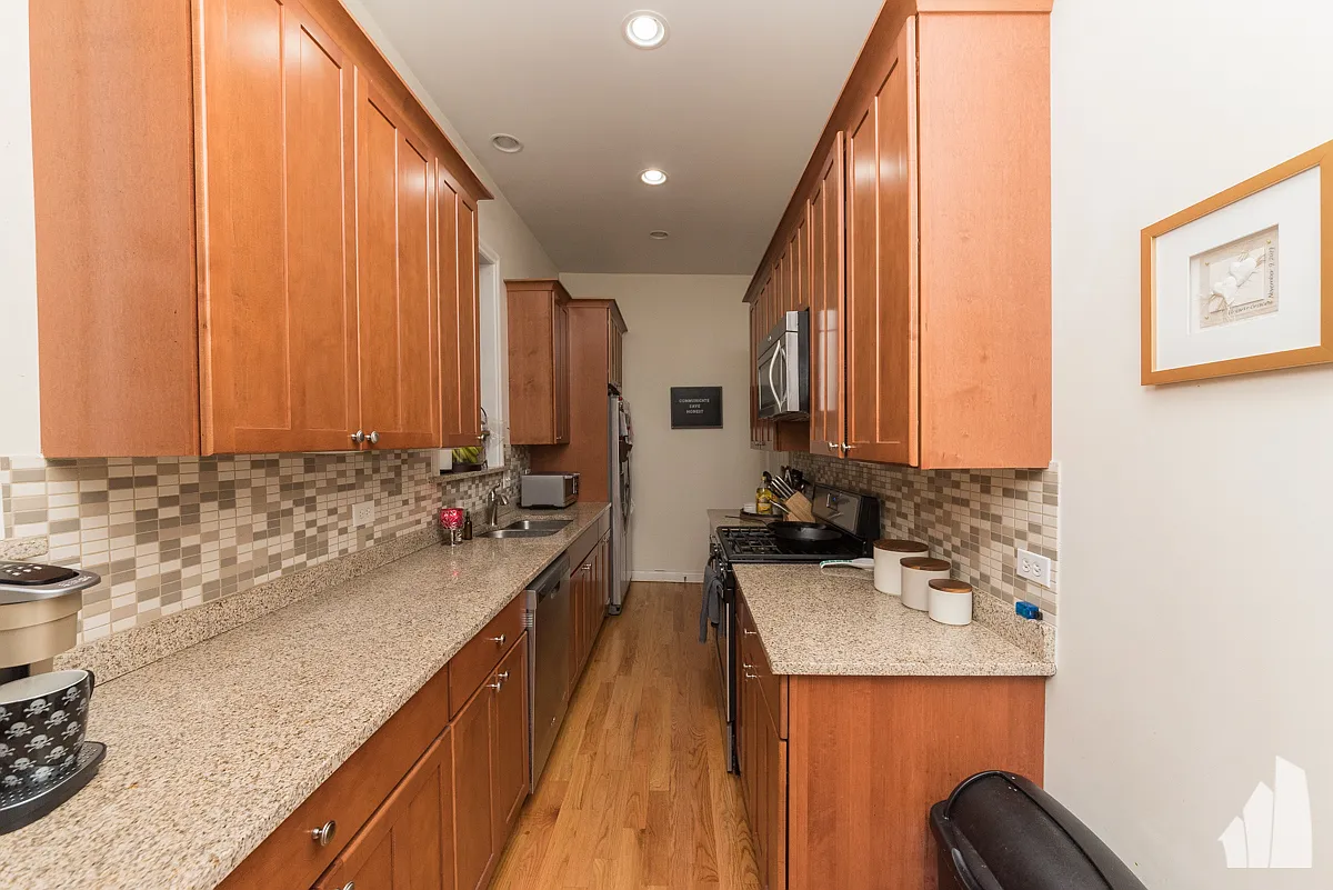 2 bed, 1.0 bath, $2,195 — Photo 3