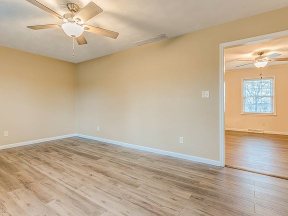 4th image of 3765 Locust Hill Dr W