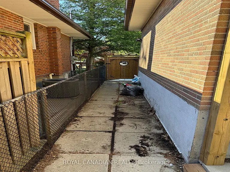 312 Coronation Dr #BASEMENT — Photo 5