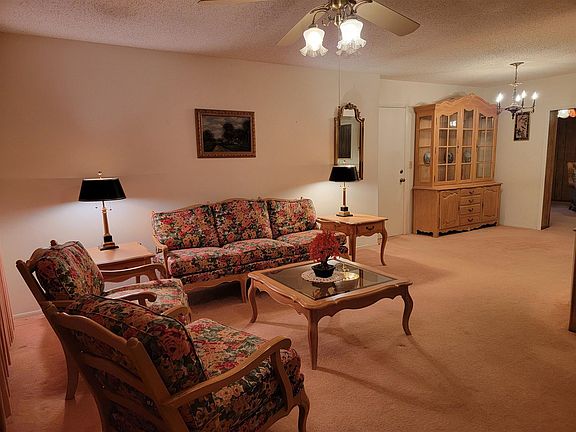 2nd image of 243 NE Floresta Dr