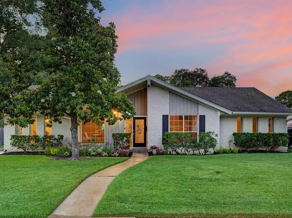 10730 Lynbrook Dr, Houston, TX 77042