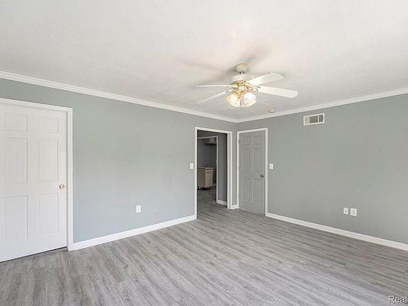 3rd image of 1290 Hunter Rd