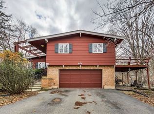 115 Essex Pl, Tower Lakes, IL 60010