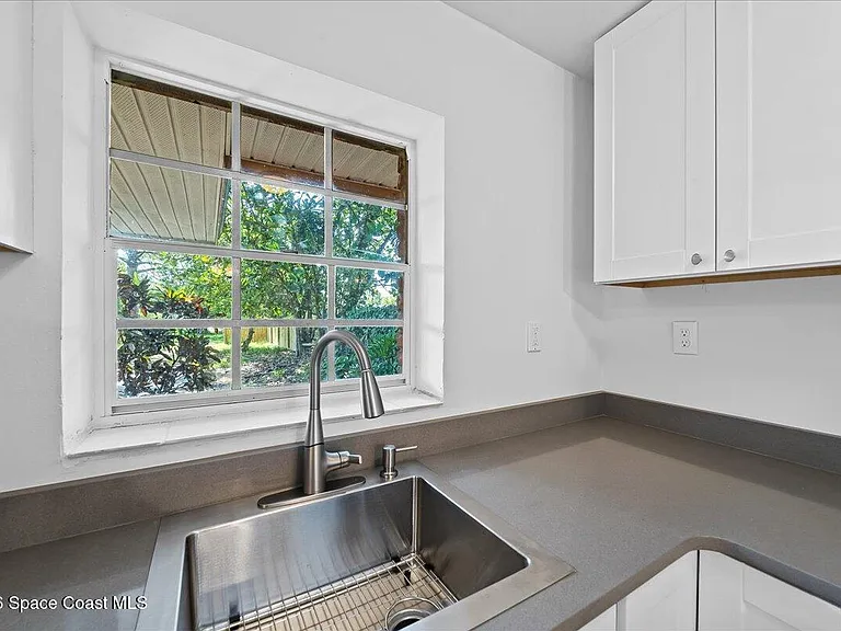 935 S Tropical Trl — Photo 10