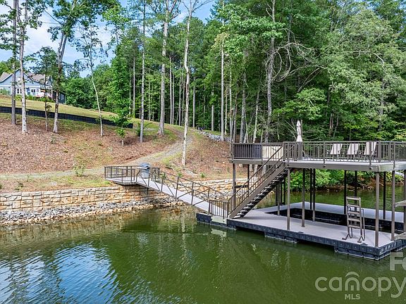 5th image of 1408 Lake Vista Dr NE #11/12