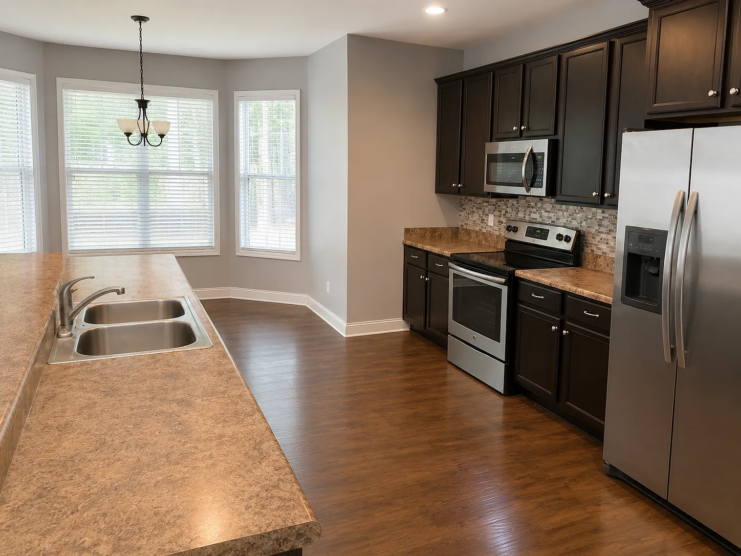 5 bed, 3166 sqft, $2,950 — Photo 4