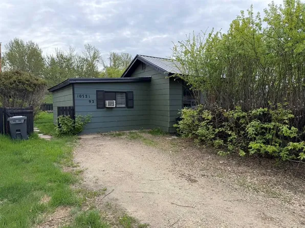 10721 W 92nd St, Peace River, AB T8S 1P4
