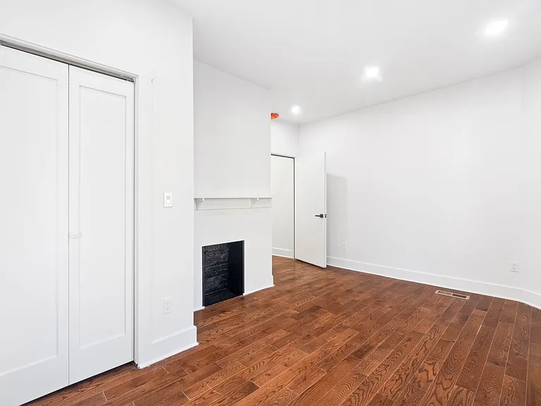 54 Trumbull St — Photo 22