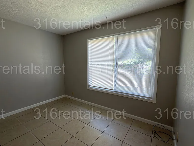 Broadview Apartments — Photo 15