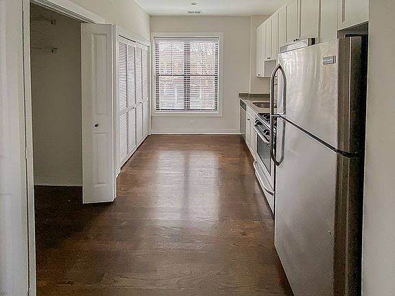 2nd image of 1608 1/2 W Belle Plaine Ave #2