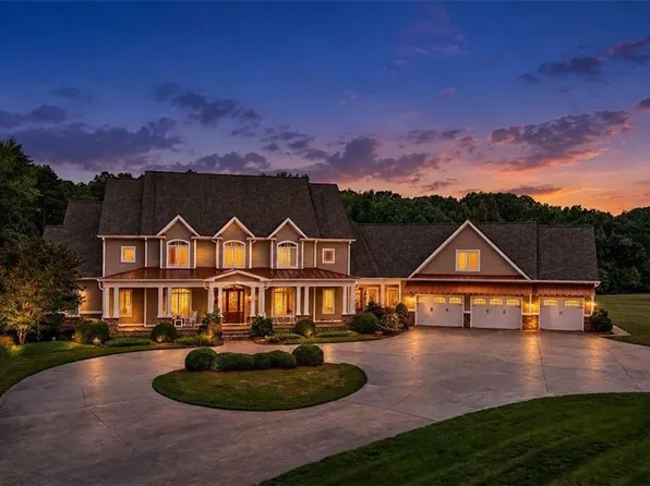 636 Lee Rd, Thomasville, NC 27360