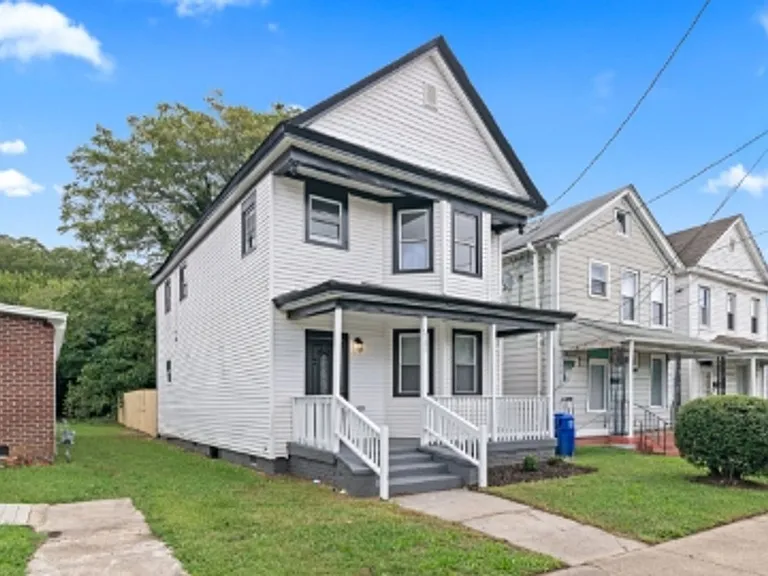 2104 Marshall Ave — Photo 1