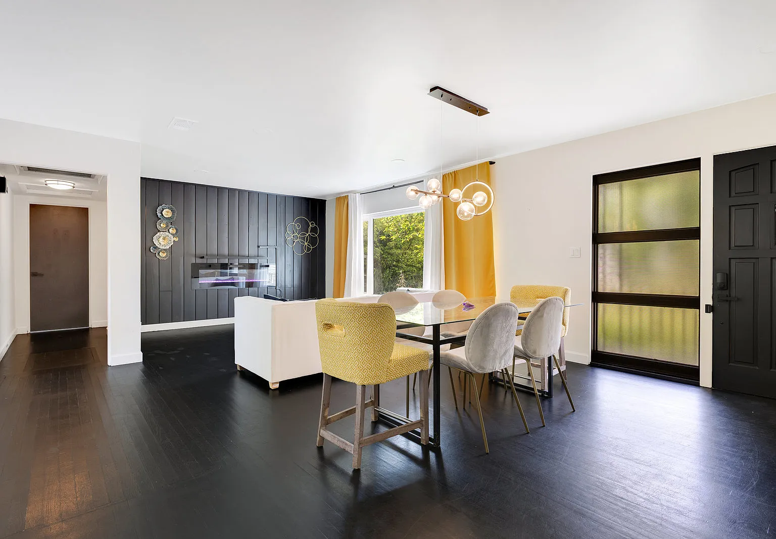 3 bed, 1345 sqft, $4,500 — Photo 4