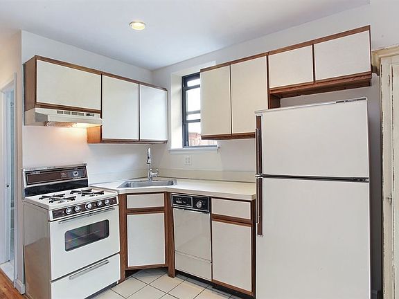 3rd image of 398 13th St APT 3A