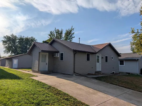 202 Hill St, Russell, MN 56169