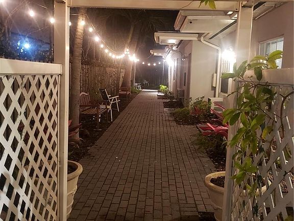 3rd image of 832 NE 16th Terrace