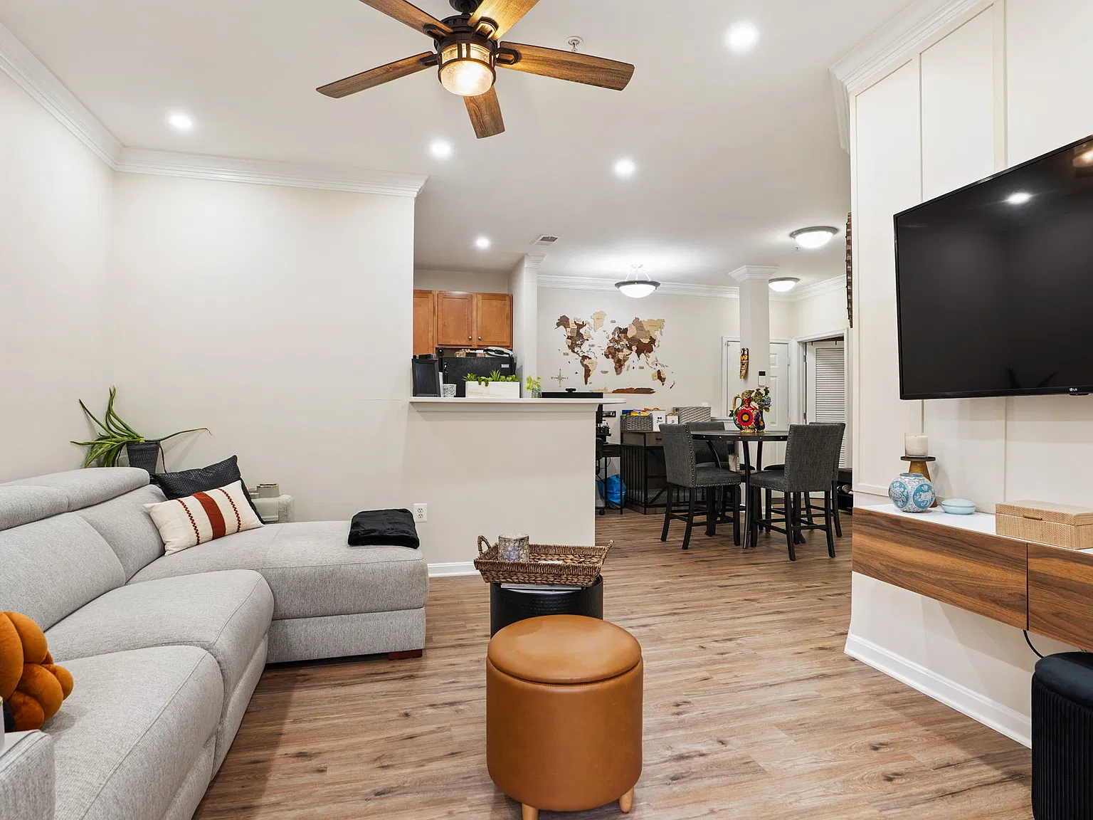 1 bed, 771 sqft, $2,100 — Photo 4