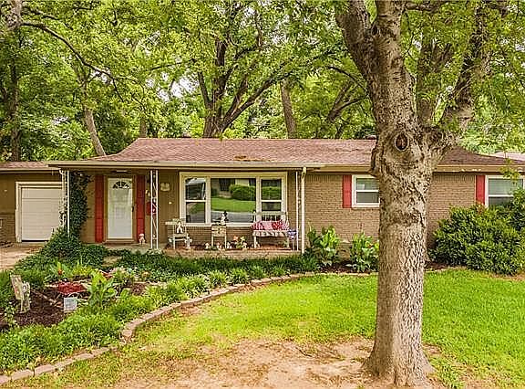 2nd image of 2848 Mimosa Park Dr