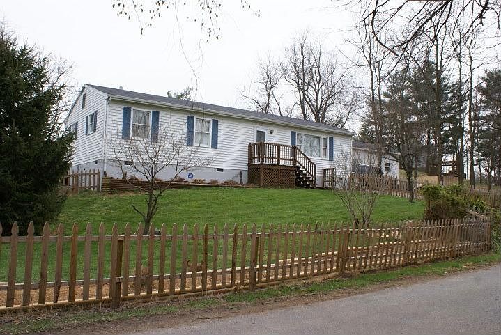 1st image of 731 Glade St NE