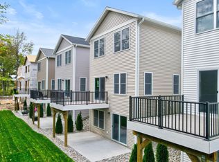 7260 Atwater Dr, Norton Shores, MI