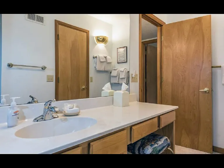 130 Alpine Dr — Photo 4